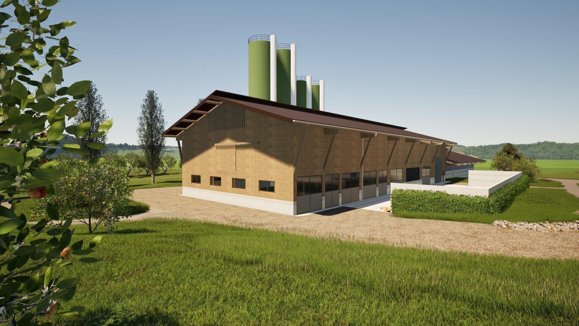 Ein modernes landwirtschaftliches Gebäude mit schrägem Dach steht neben grünen Silos, umgeben von Gras, Bäumen und Hecken an einem sonnigen Tag. Neben dem Gebäude verläuft ein Feldweg, und in der Ferne erstrecken sich Felder.