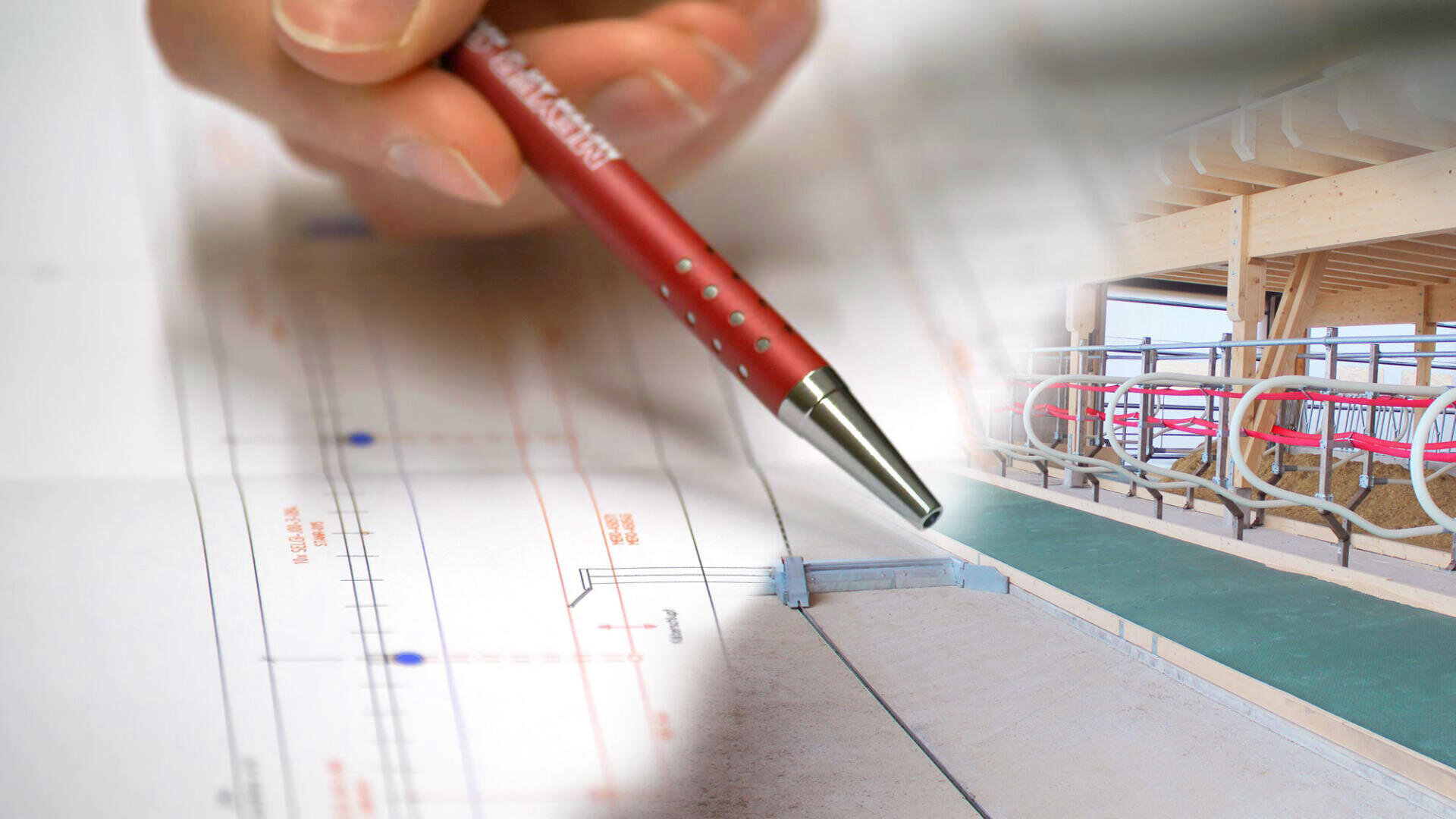 Eine Nahaufnahme einer Hand, die einen roten Stift über eine technische Zeichnung hält, vermischt mit dem Bild eines modernen Stalles mit Kuhställen und einem grünen Weg.
