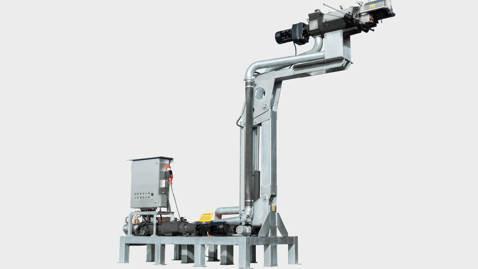 Industrielle mechanische Ausrüstung mit Metallrohren, Motoren, Schaltkasten und strukturellem Rahmen, die für die Verarbeitung oder den Transport von Materialien konzipiert ist, isoliert auf einem weißen Hintergrund.